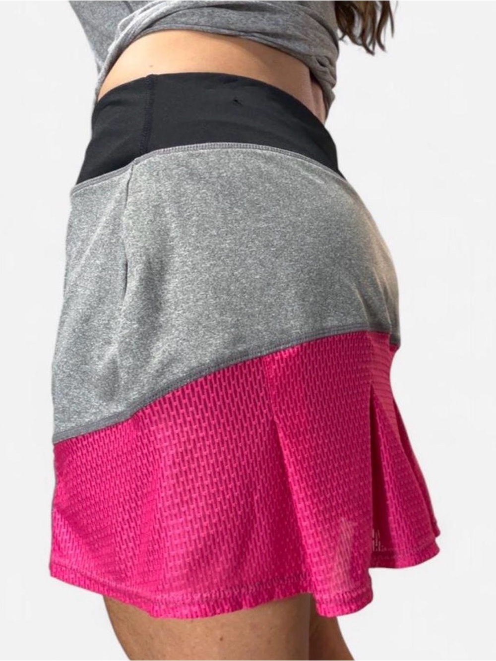 Reebok Womens Skort Skirt size S Mini Short Skirt Gray Pink Golf Tennis Workout